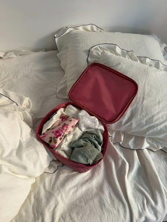 TRAVEL POUCH
